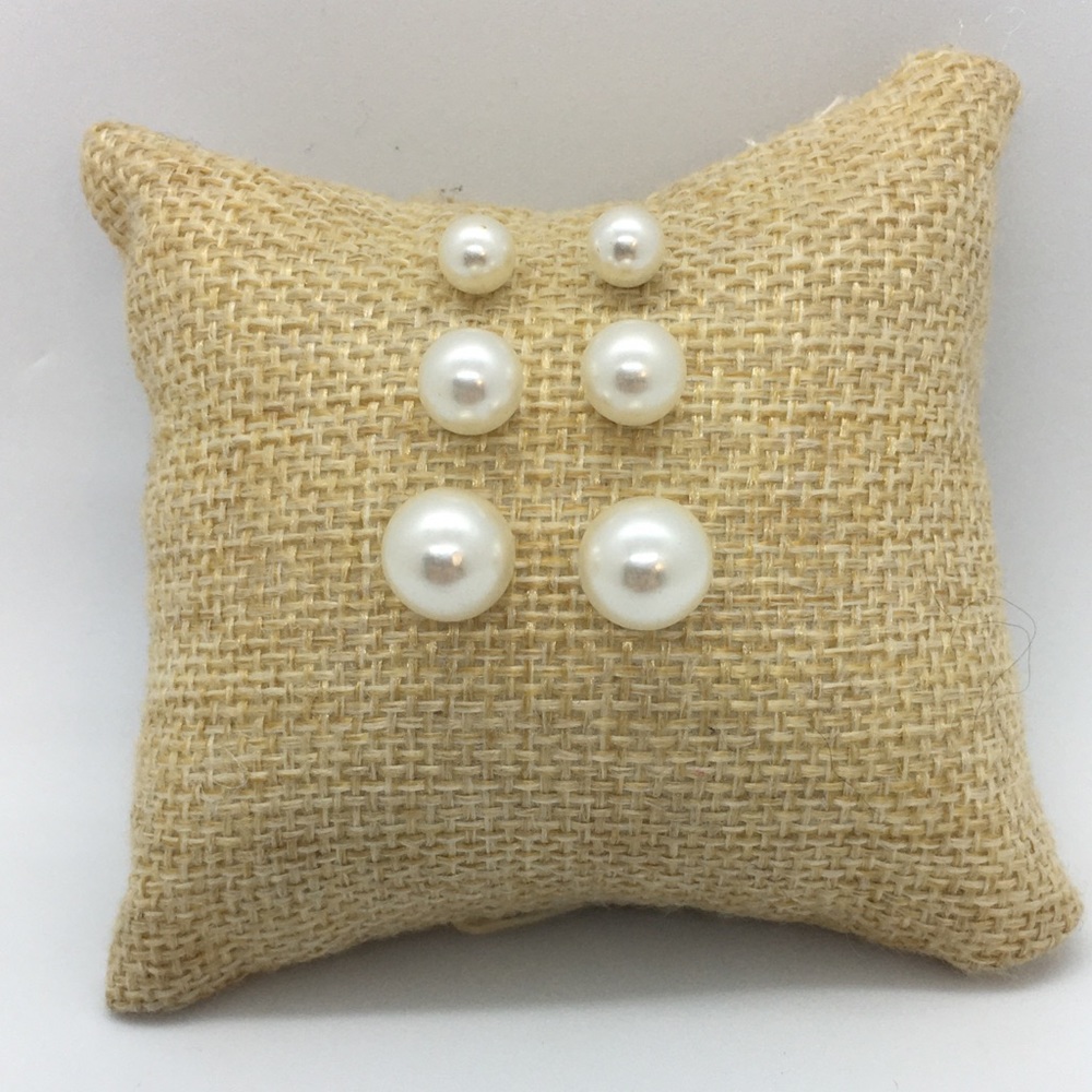 Costume pearl earrings 3 sizes